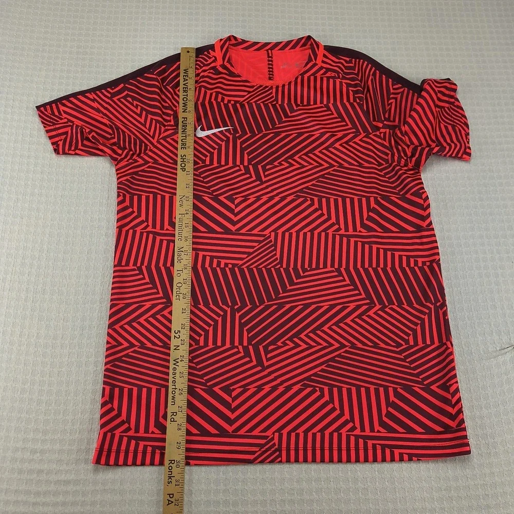 Nike Dri-FIT Strike Soccer Training Jersey Mens XL Red Black Geometric Stripe‎